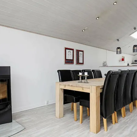 Holiday home Three-bedroom In 17