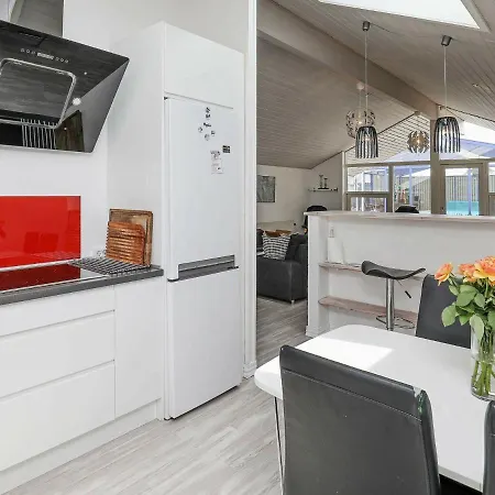 Three-bedroom In 17 Holiday home