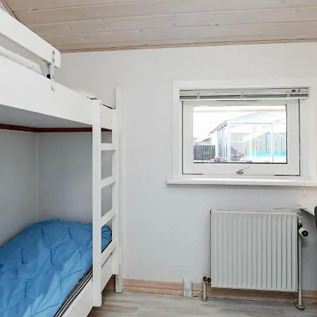 Three-bedroom In 17 Blokhus