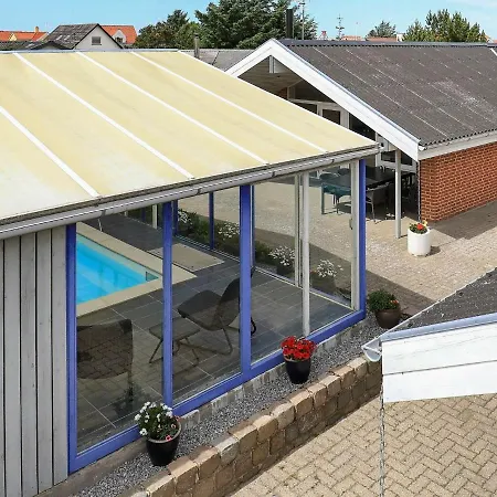 Holiday home Three-bedroom In 17 Blokhus