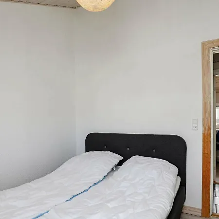 Holiday home Three-bedroom In 17 *