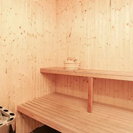 Holiday home Three-bedroom In 17