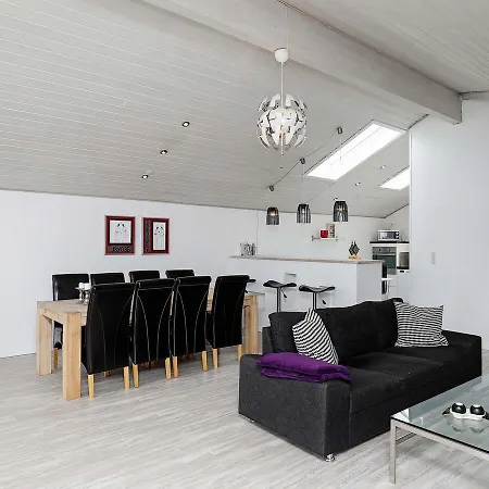Holiday home Three-bedroom In 17 *